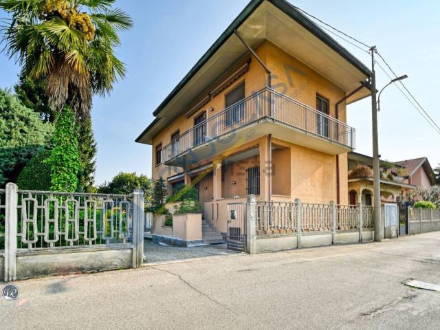 Casa in vendita a Pinzano, Limbiate