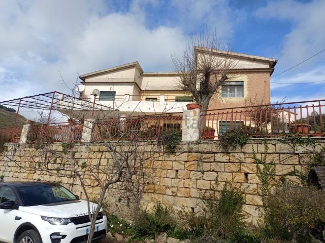 Casa in vendita a Piazza, Sicilia