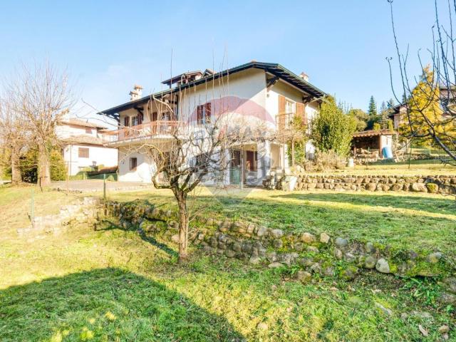 Casa in vendita a Venegono Inferiore, Lombardia