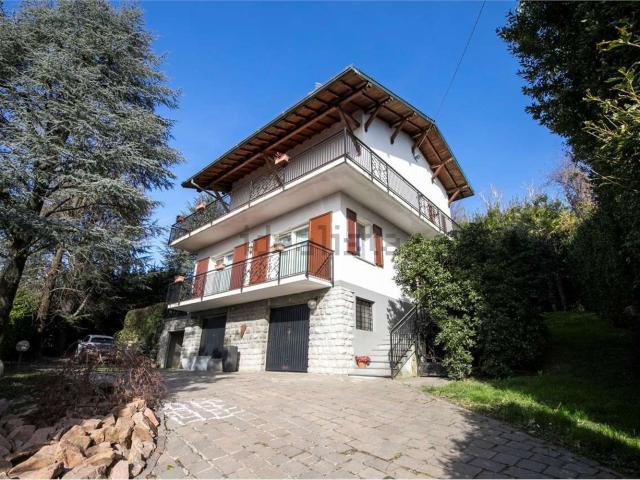 Casa in vendita a Capiago, Capiago Intimiano