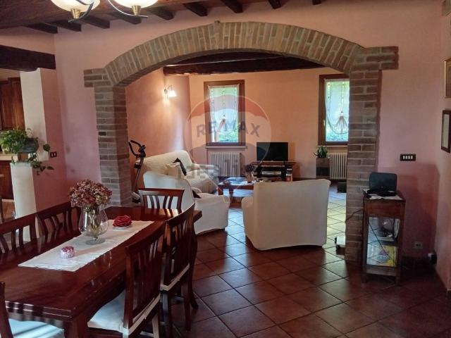 Casa in vendita a Ostiglia, Lombardia