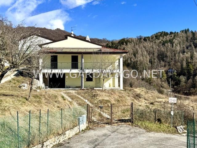 Casa in vendita a Ferrara Di Monte Baldo, Veneto
