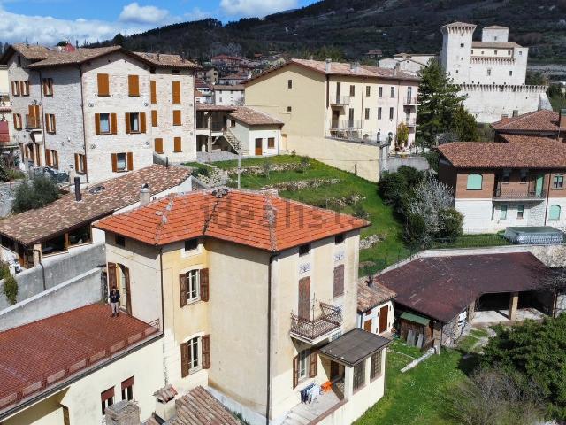 Casa in vendita a Gualdo Tadino, Perugia
