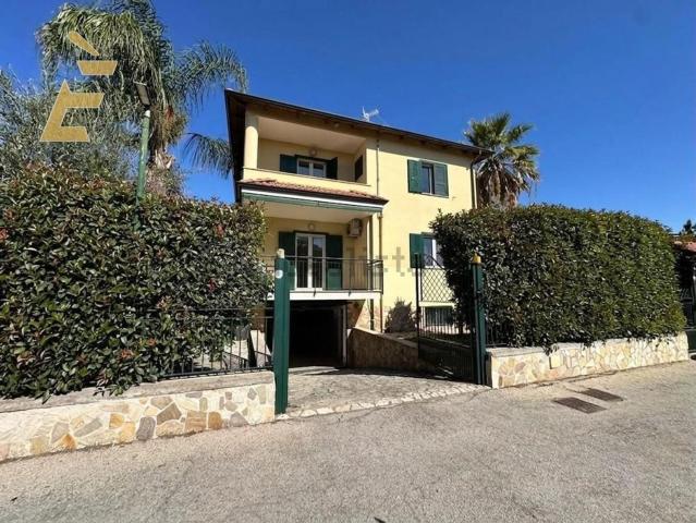 Casa in vendita a Varcaturo, Giugliano in Campania