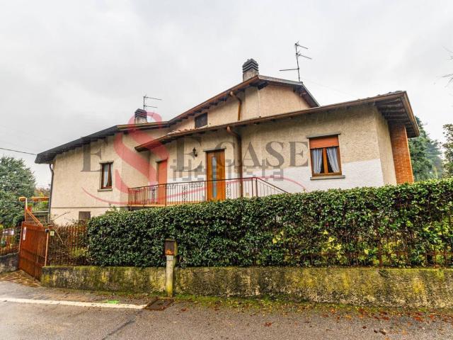 Casa in vendita a Scanzorosciate, Lombardia
