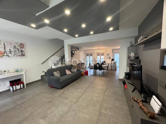 Casa in vendita a Unione dei comuni del Distretto Ceramico, Sassuolo