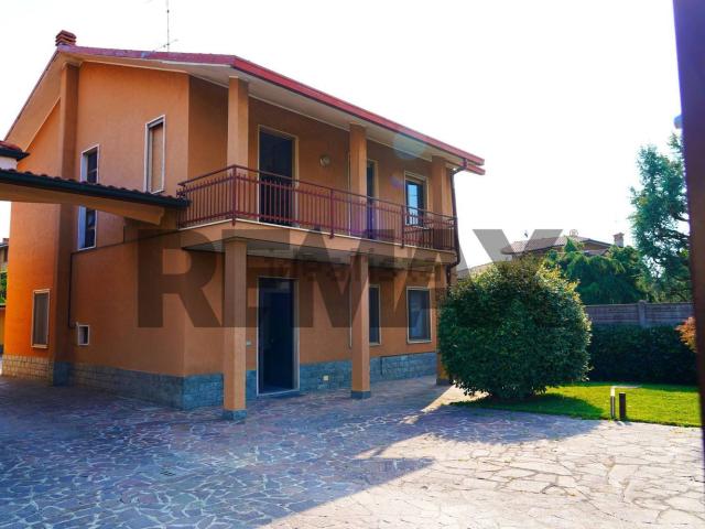 Casa in vendita a Grezzago, Lombardia