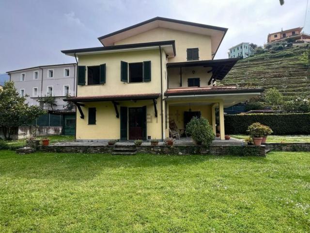Casa in vendita a Prato, Montignoso