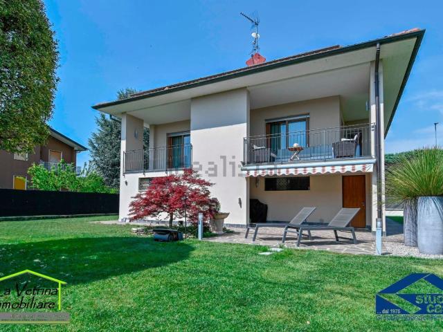 Casa in vendita a Bagnatica, Lombardia