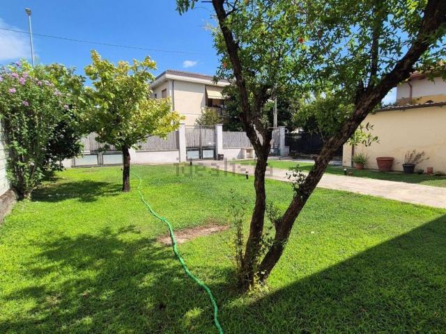 Casa in vendita a Marina di Massa, Marina Di Massa