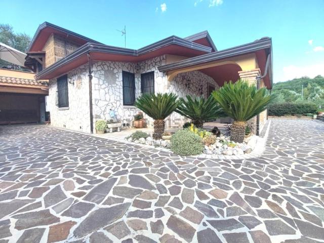 Casa in vendita a Roccabascerana, Campania