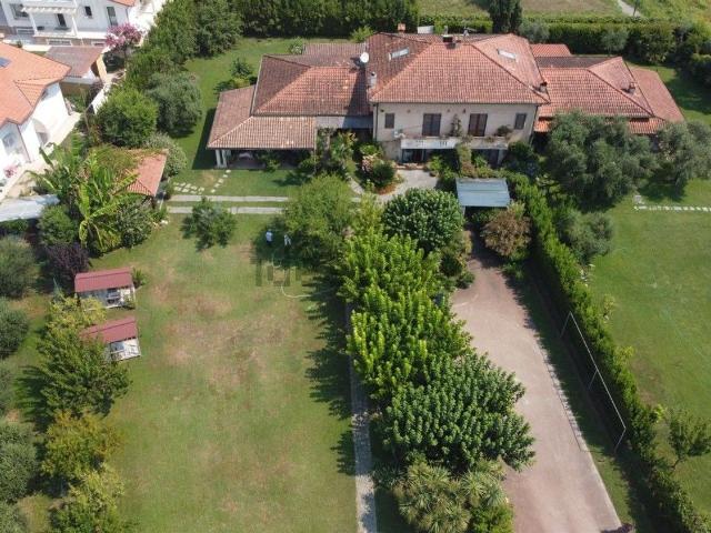 Casa in vendita a Montignoso, Toscana
