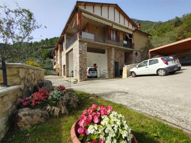 Casa in vendita a Ferentillo, Umbria
