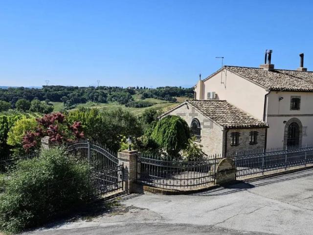 Casa in vendita a Santa Maria di Paterno, Marche