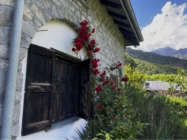 Casa in vendita a Sorico, Lombardia