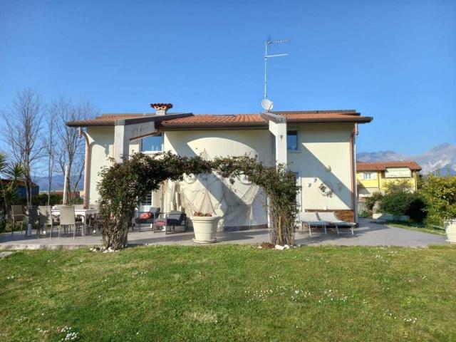 Casa in vendita a Marina di Carrara, Carrara