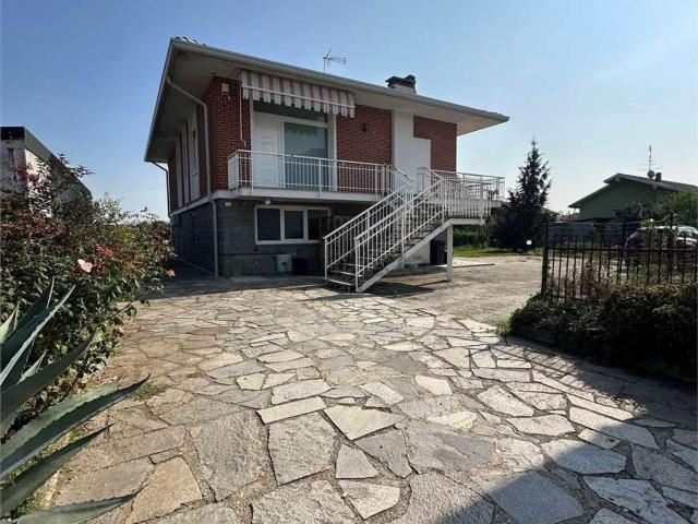 Casa in vendita a Oleggio, Novara
