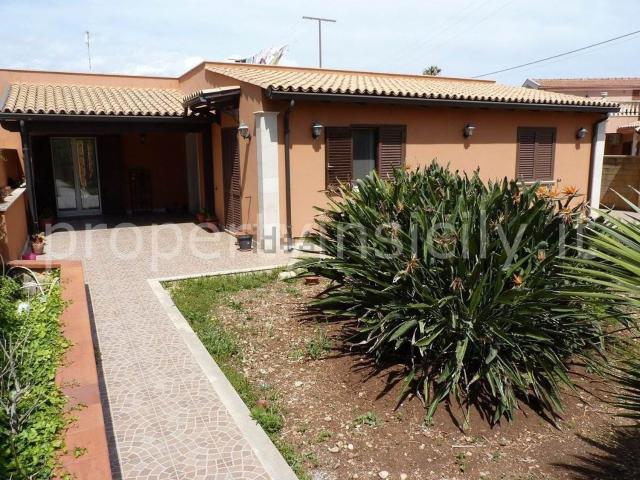 Casa in vendita a Villaggio Elios, Siracusa