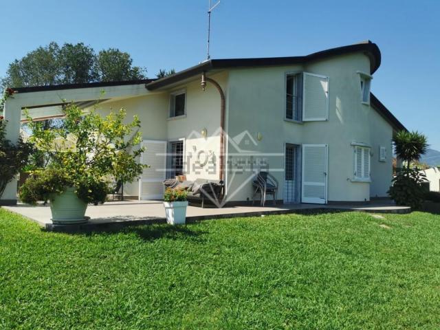 Casa in vendita a Marina di Carrara, Carrara