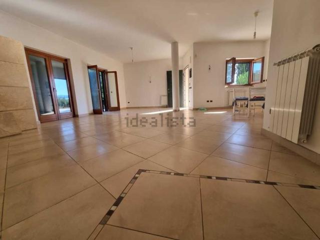 Casa in vendita a Pignataro Interamna, Lazio