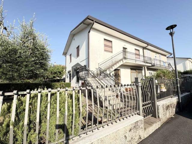 Casa in vendita a Lonato, Lombardia