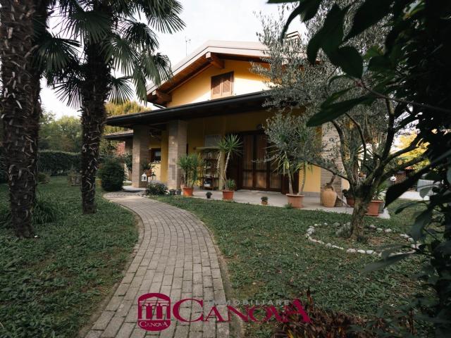 Casa in vendita a Cadorago, Lombardia