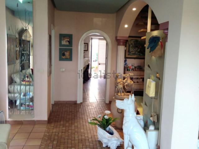 Casa in vendita a Nicolosi, Latina