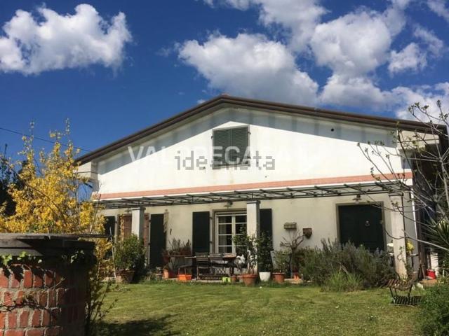 Casa in vendita a Marina di Carrara, Carrara