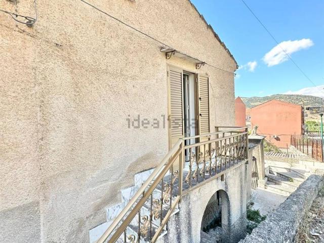 Casa in vendita a Palazzo Adriano, Sicilia
