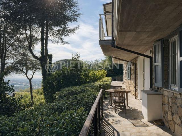 Casa in vendita a Camaiore, Toscana