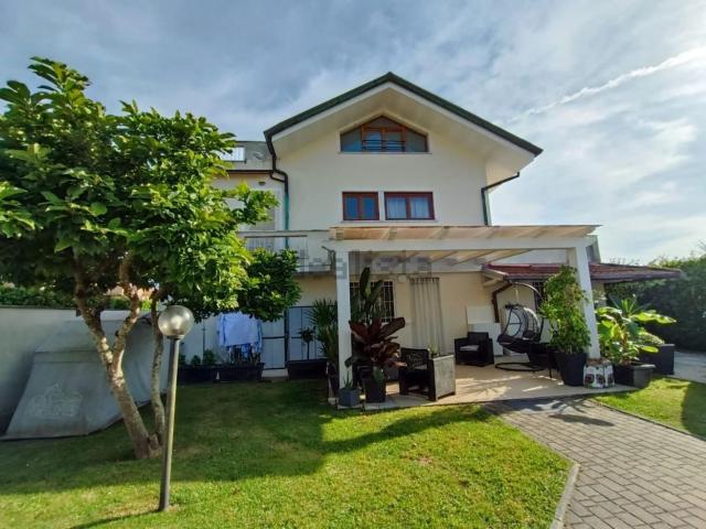 Casa in vendita a Cervaiolo, Montignoso
