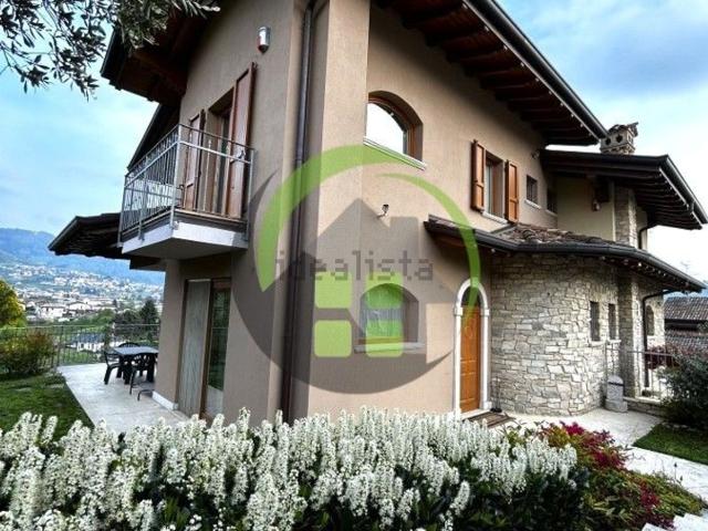 Casa in vendita a Casnigo, Lombardia
