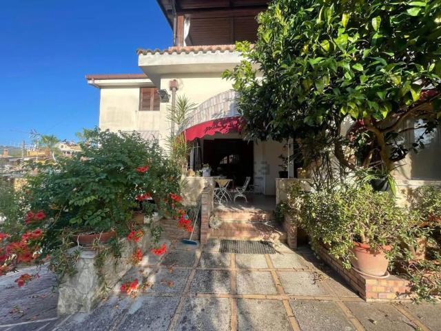 Casa in vendita a Torchiara, Campania