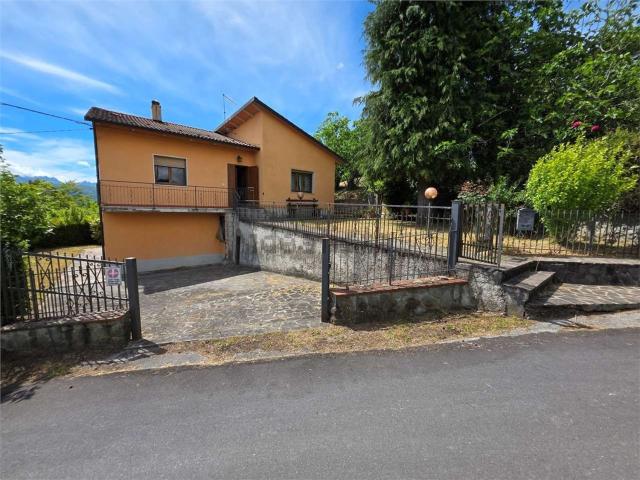 Casa in vendita a Unione Comuni Garfagnana, Villa Collemandina