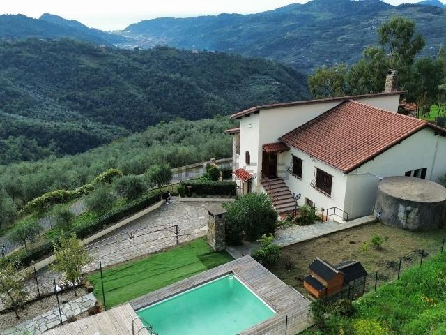 Casa in vendita a Dolceacqua, Liguria
