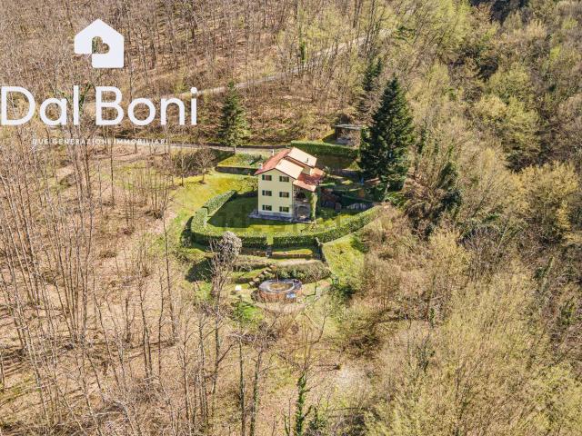 Casa in vendita a Varese Ligure, Liguria