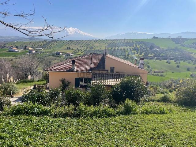 Casa in vendita a Cugnoli, Abruzzo