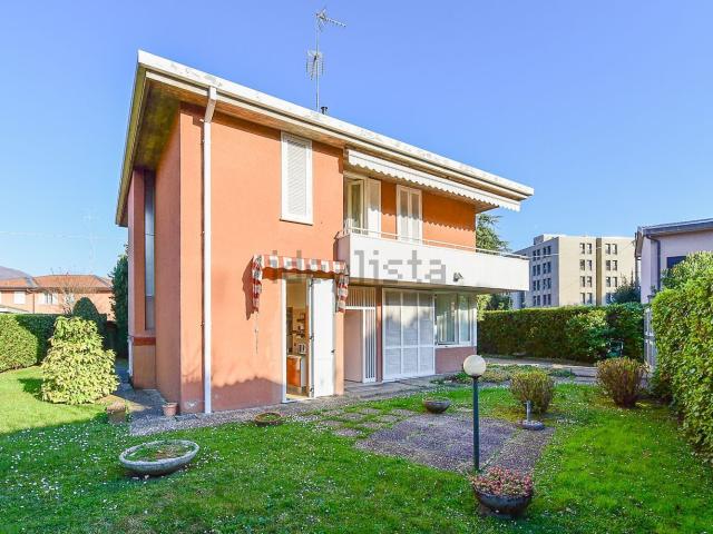 Casa in vendita a Carpesino, Erba