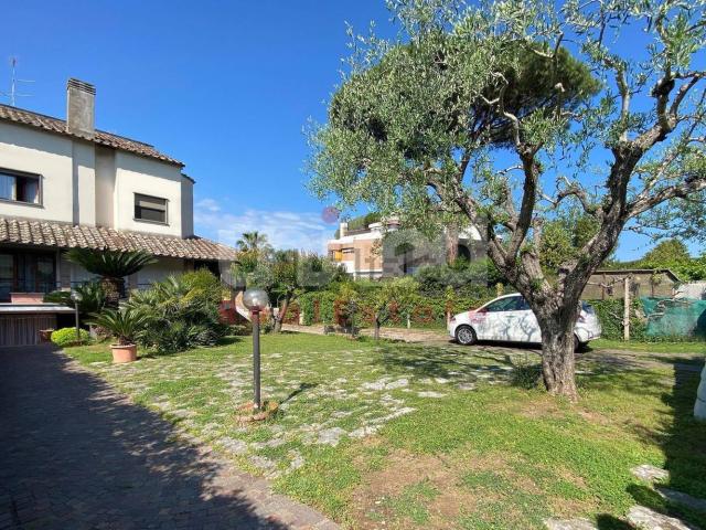 Casa in vendita a Acilia Sud, Roma