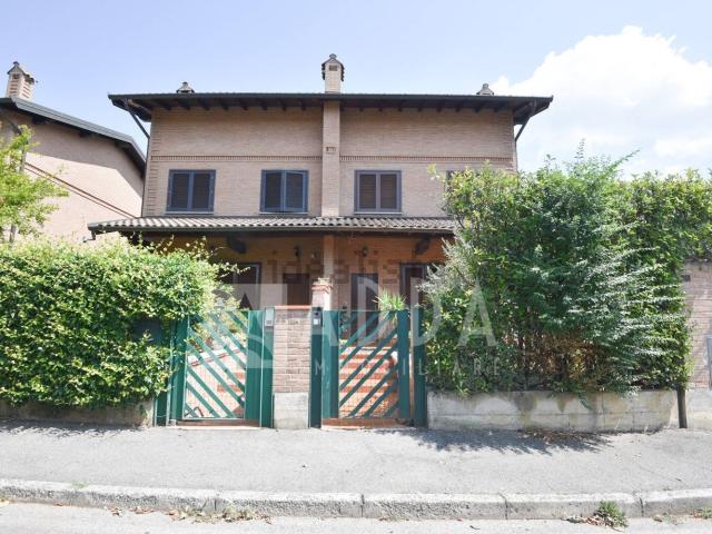 Casa in vendita a Verderio, Lecco