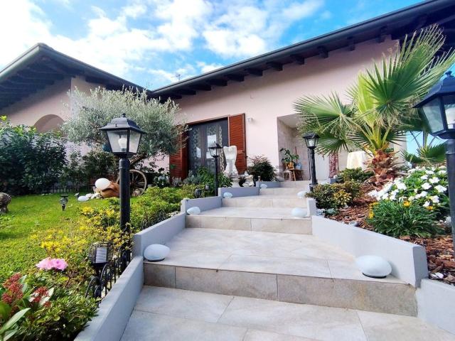 Casa in vendita a Cuggiono, Lombardia