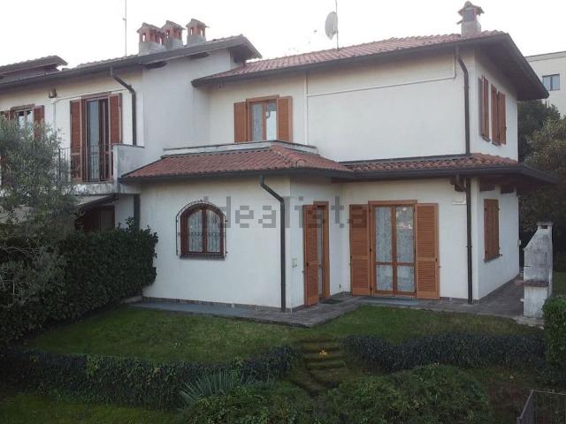Casa in vendita a Biassono, Lombardia