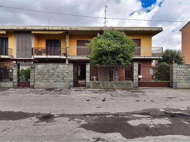 Casa in vendita a Rho, Lombardia
