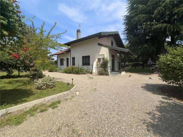 Casa in vendita a Campaccino, Angera
