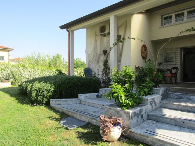 Casa in vendita a Marina di Carrara, Carrara