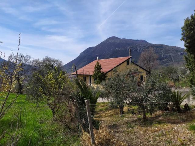 Casa in vendita a San Lorenzello, Campania