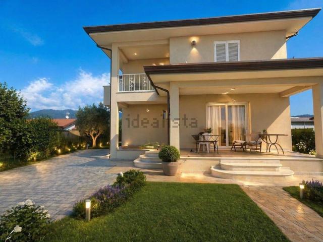Casa in vendita a Carraia, Camaiore