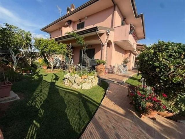 Casa in vendita a Sabaudia, Lazio