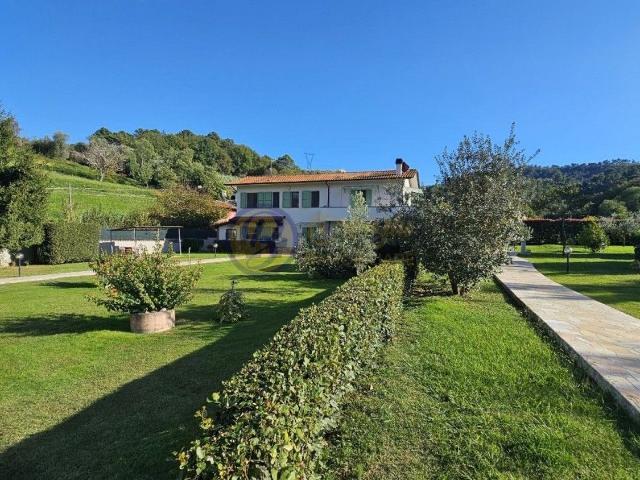 Casa in vendita a Camaiore, Toscana