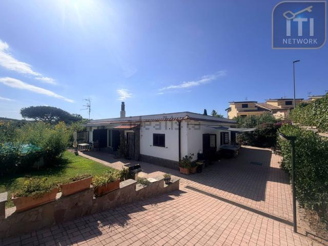 Casa in vendita a Campo Jemini, Pomezia